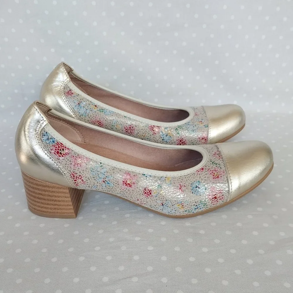 Pitillos Metallic Pale Gold Floral Mosaic Block Heel Cap Toe & Heel Pump NBOB